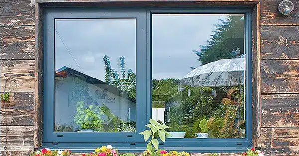 pvc Doğrama ve alüminyum boyası ile yenilenmiş beyaz pimapen pencere